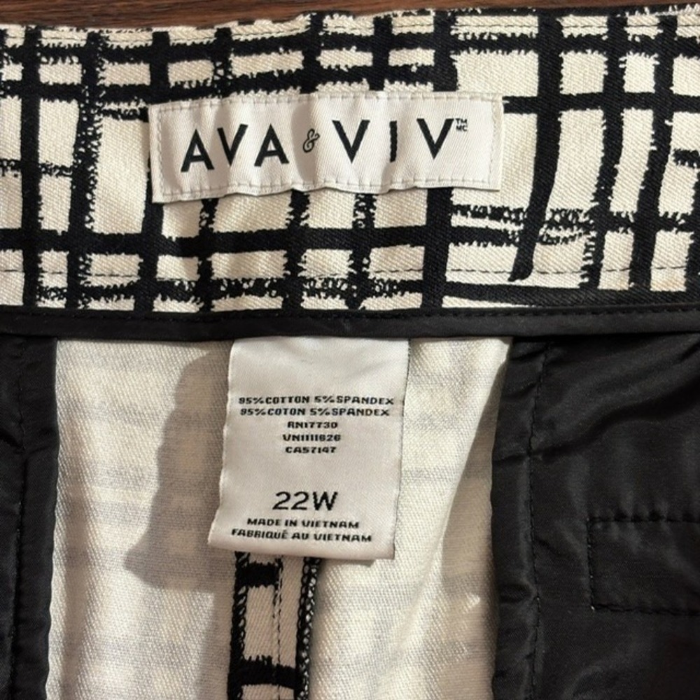 Womens 22W Ava & Viv Ankle Skinny Pants White Black Abstract Plaid Stretch - Picture 4 of 12